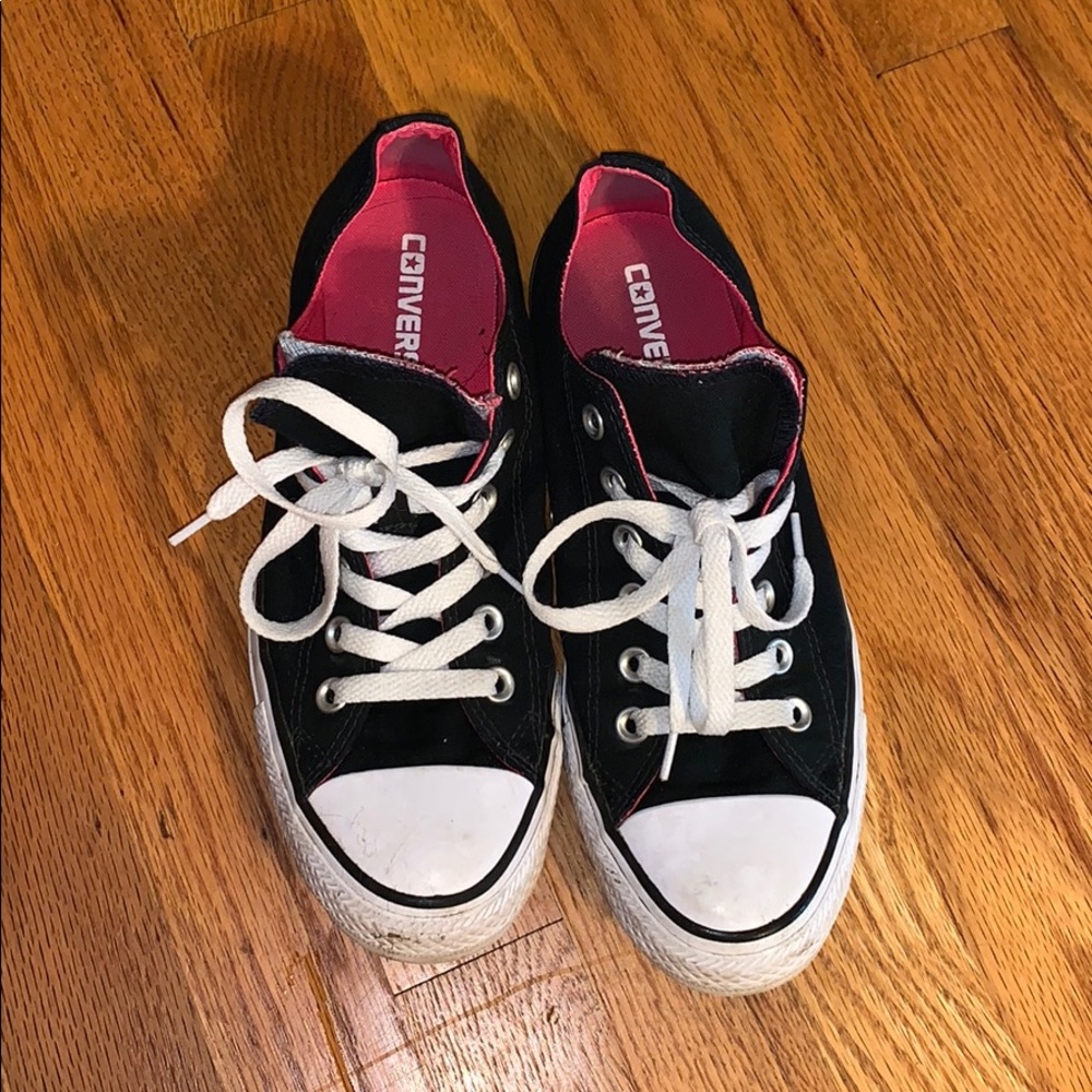 Converse women’s 8 black and pink inside